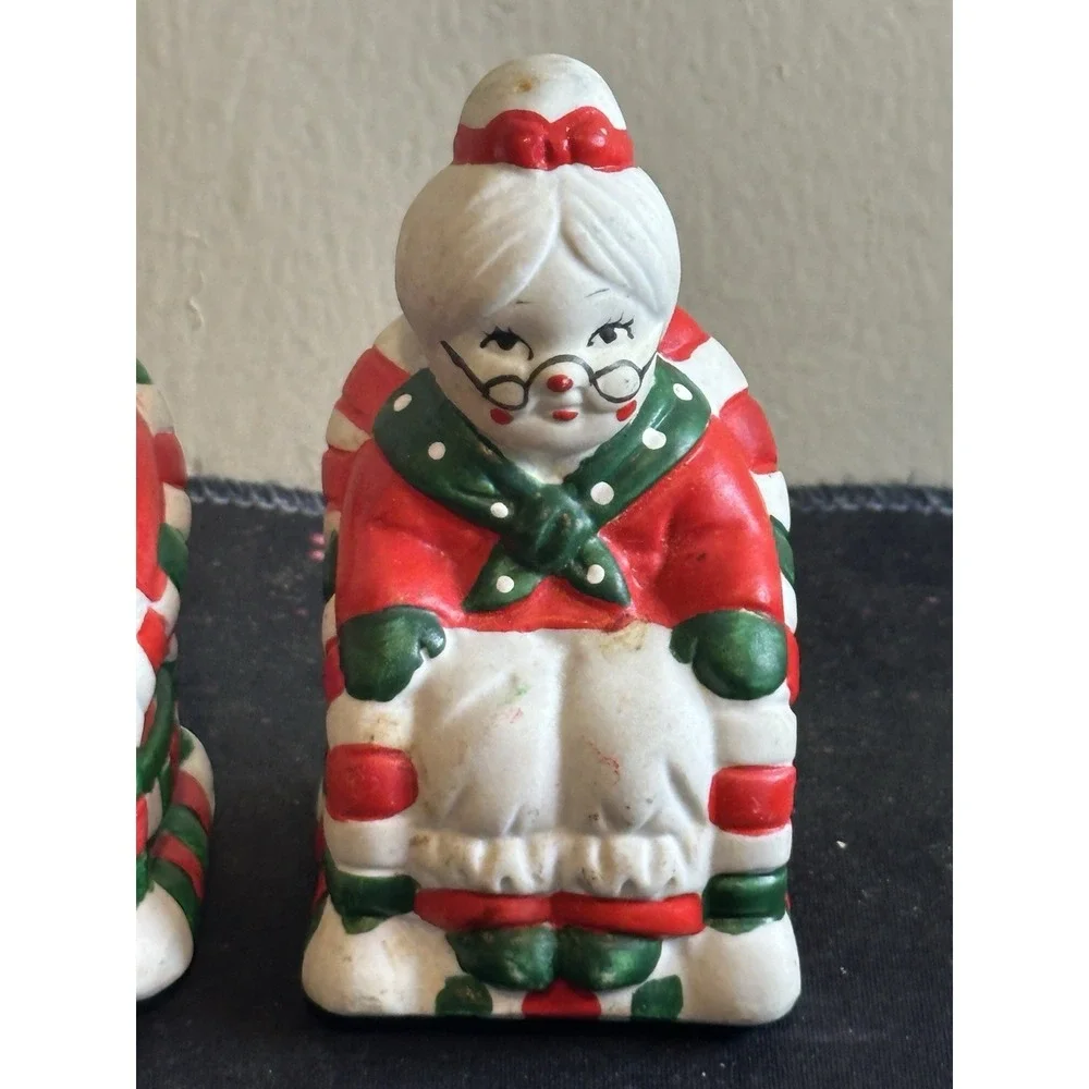 Mr & Mrs Clause Salt &‎ Pepper Shakers